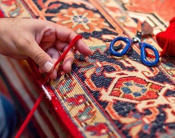 خدمات تخصصی و حرفه ای رفوی فرش در قالیشویی وکیل آباد مشهد